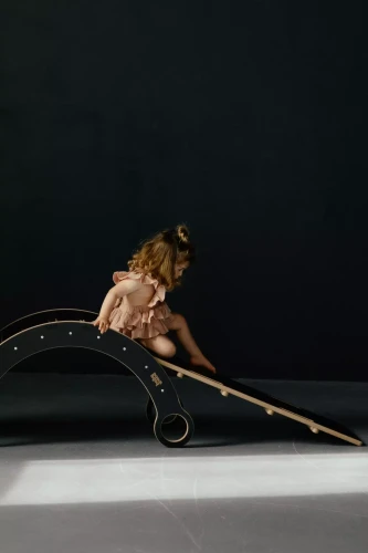 bujk drewniany M czarny drabinka - zjeżdżalnia.webp