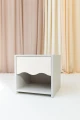 WAVE Nachttisch mit Wellenfront von Babywood