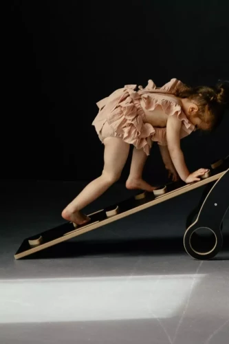 ścianka wspinaczkowa - zjeżdżalnia M czarna.webp